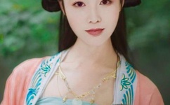 沦为色老头狂欲的雅婷